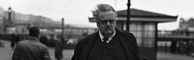 16928_chesterton_en_brighton_en_1935___siguiendo_a_leon_xiii__los_distributistas_buscaban_un_sistema_alternativo_al_comunismo_y_al_capitalismo_y_sus_abusos